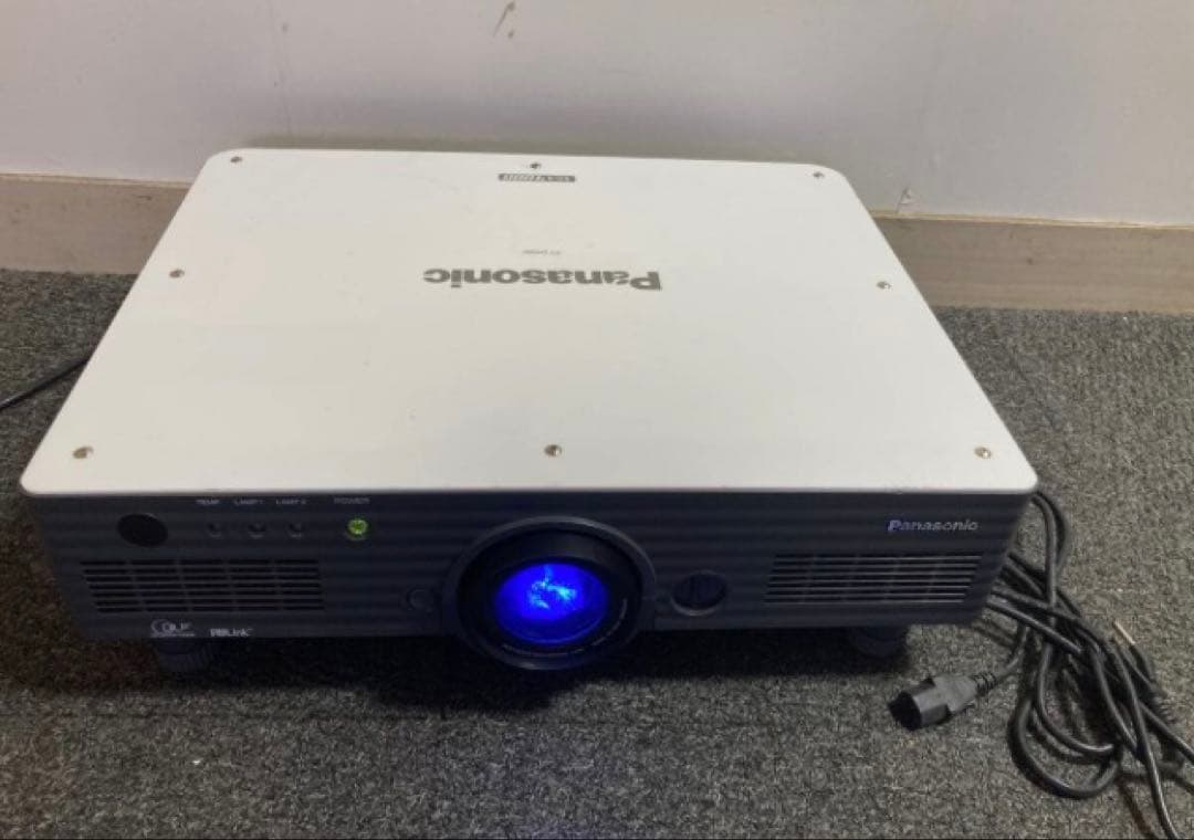 Panasonic PT-D4000 ✳︎4000ルーメン　ランプ使用各849時間