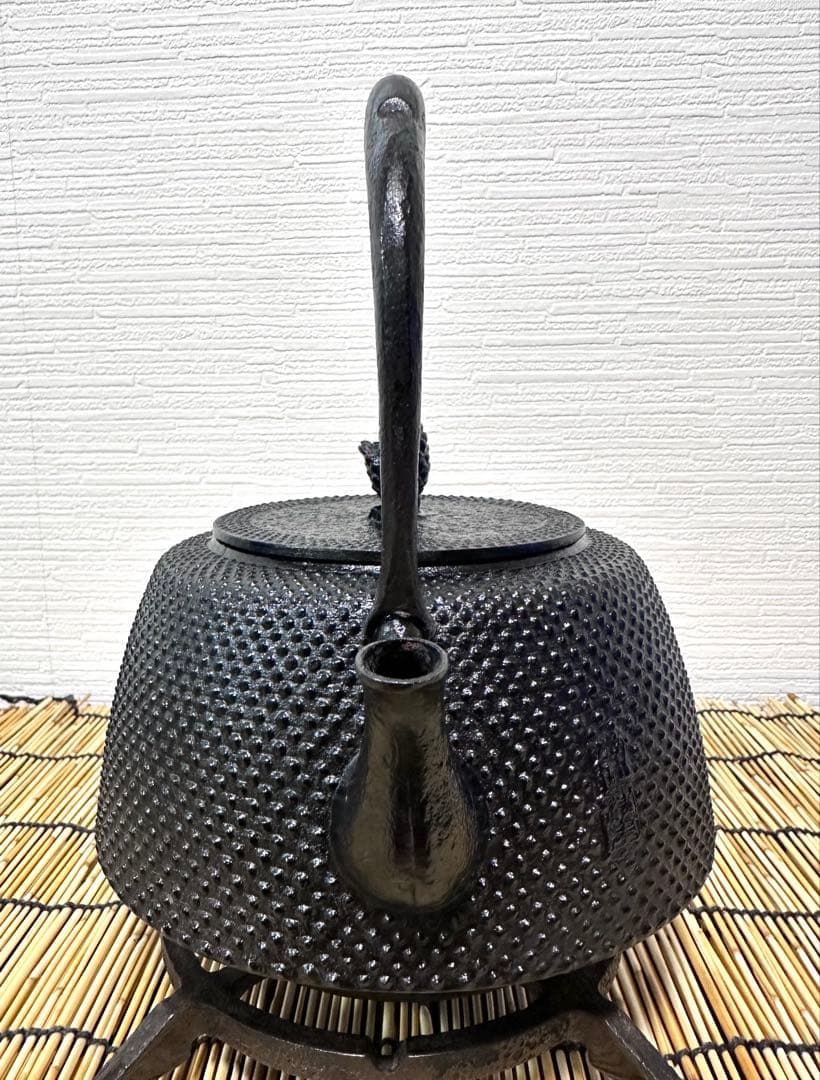 未使用品、保管品　南部岩鋳 四代目清末作 １５型　九重アラレ　南部鉄瓶